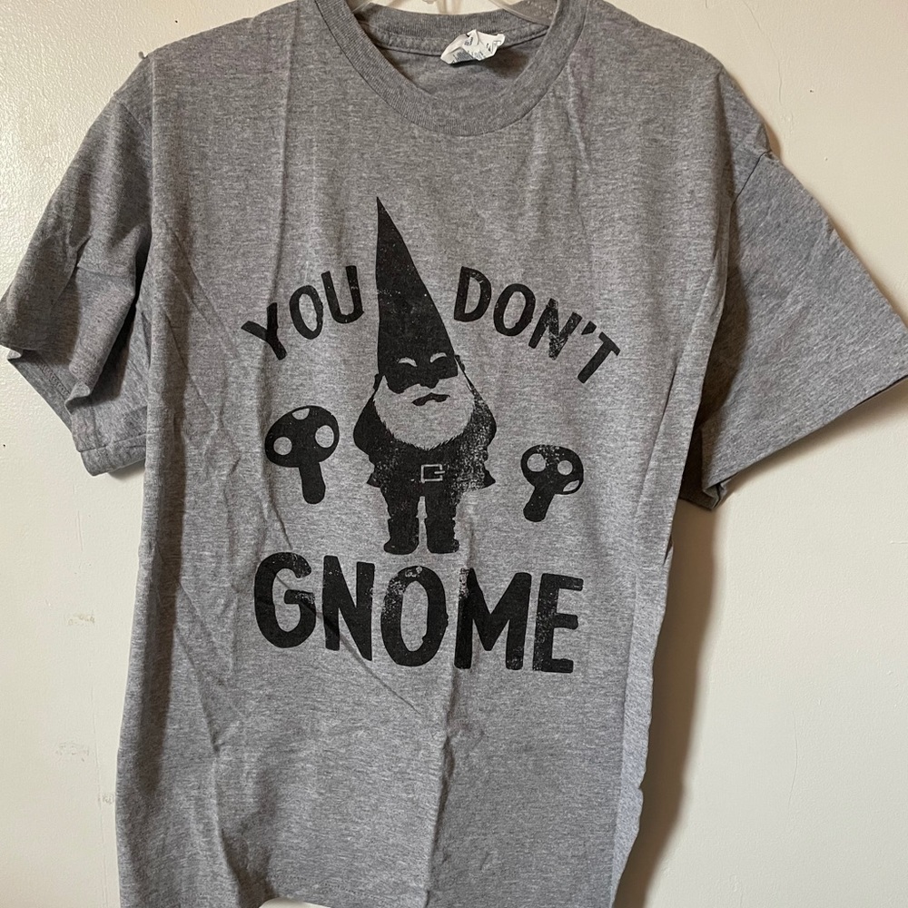 graphic tee - gnome